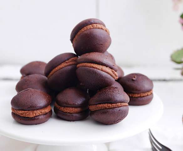 Biscoitos de chocolate recheados Biscoitos de chocolate recheados