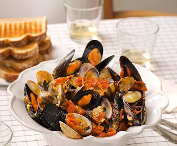 Mejillones y almejas con aliño al vapor de perejil