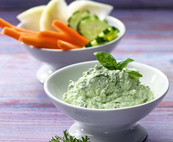 Dip di formaggio fresco ed erbe aromatiche Dip di formaggio fresco ed erbe aromatiche