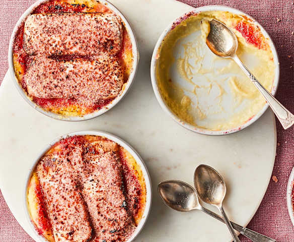 Crème brûlée au champagne et biscuits roses de Reims