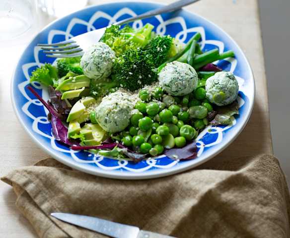 Légumes croquants, boulettes de chèvre