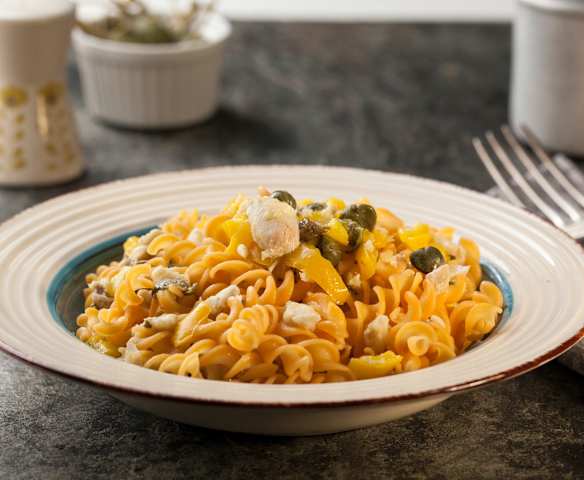 Fusilli di lenticchie rosse con ragù di orata e peperone (senza glutine)