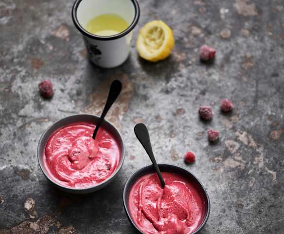 Gelado de açaí e framboesa Gelado de açaí e framboesa