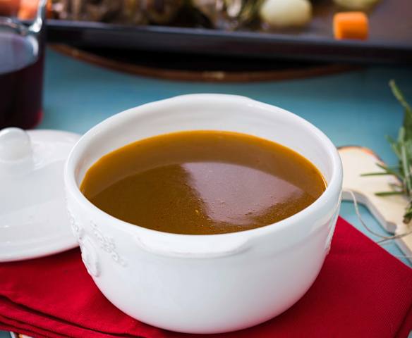 Caldo oscuro de ternera