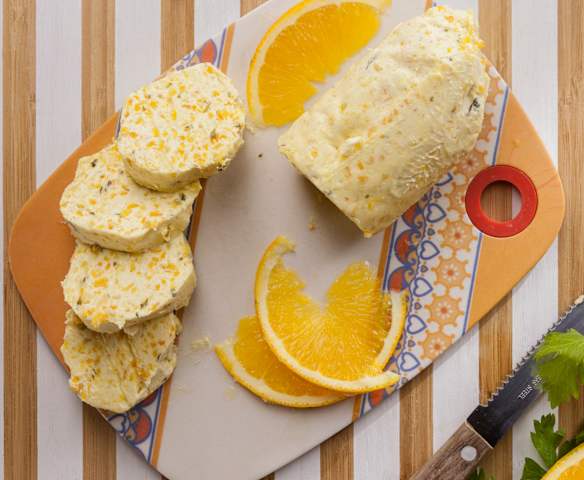 Pomerančové máslo s chutí bylinek