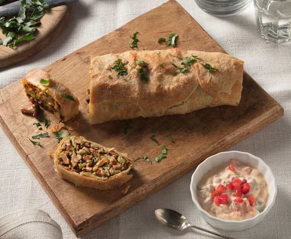 Eierschwammerlstrudel mit Paprikadip