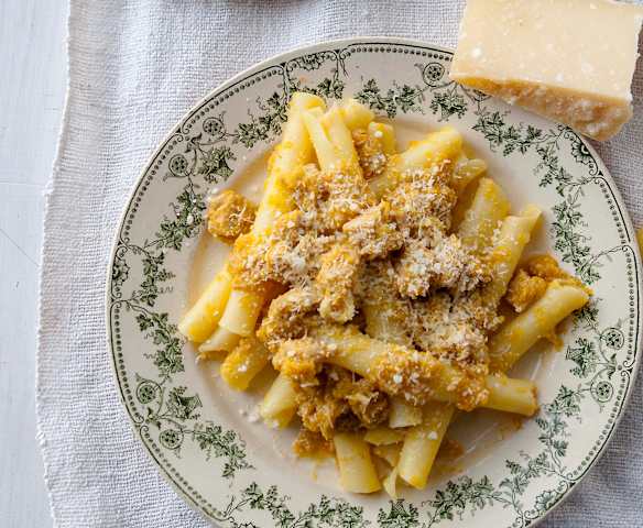 Ziti spezzati con ragù genovese Ziti spezzati con ragù genovese