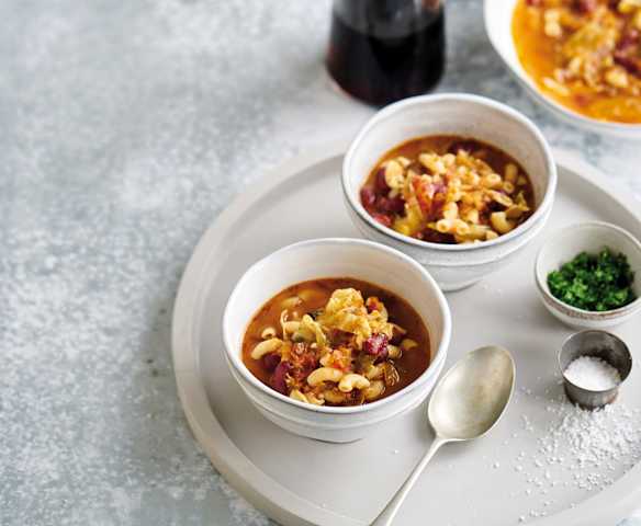 Sopa de tomate com feijão