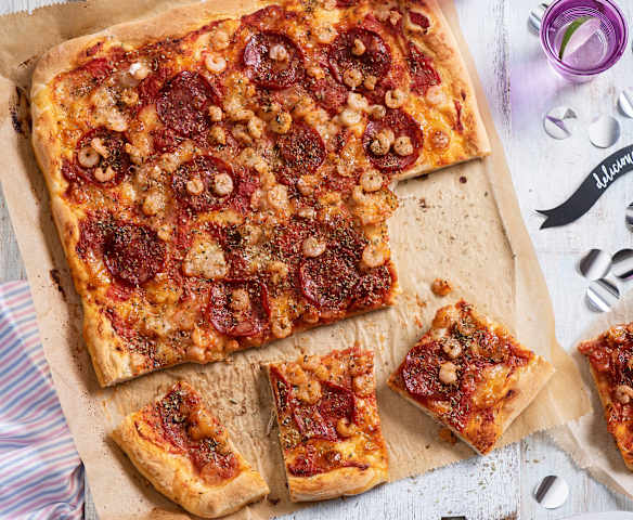 Pizza z krewetkami i chorizo