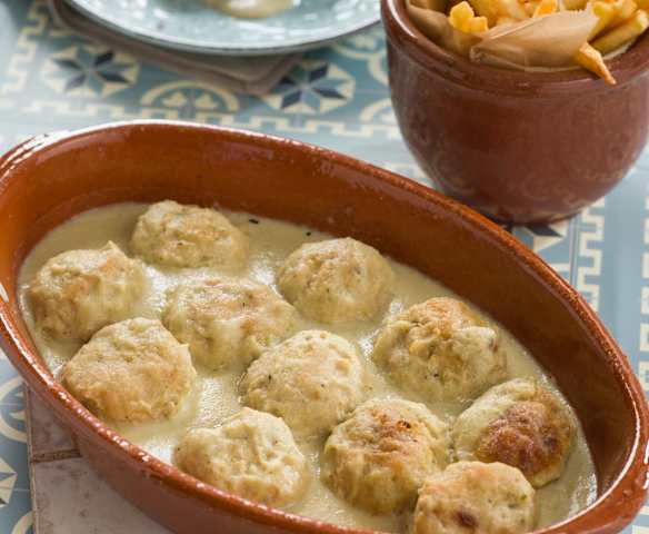 Albóndigas de pollo con almendras