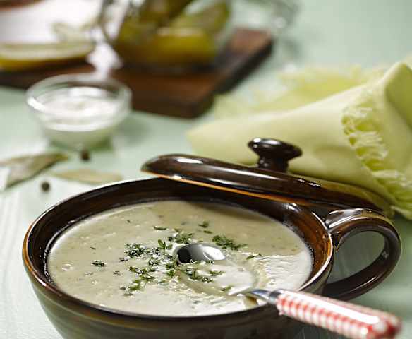 Kvašáková polévka se zakysanou smetanou