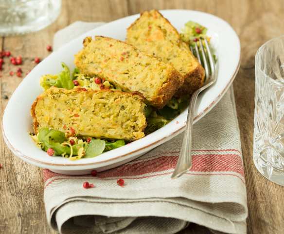 Linsenbraten mit cremigem Gemüsesalat