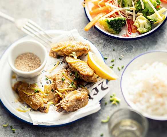 Aripioare de pui cu lămâie cu orez și legume
