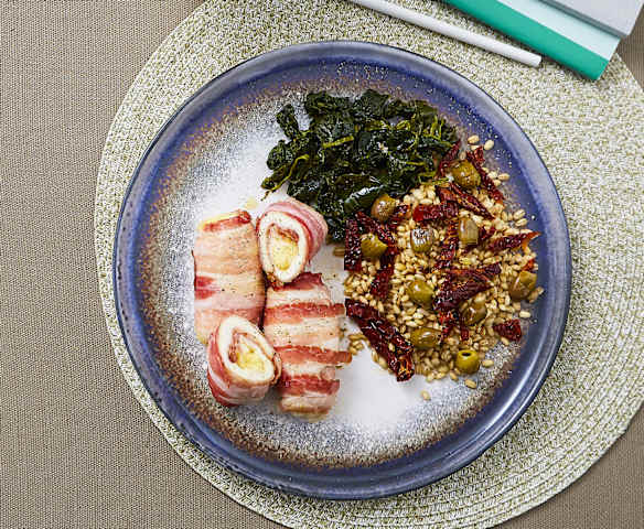 Involtini di pollo, orzo e spinaci