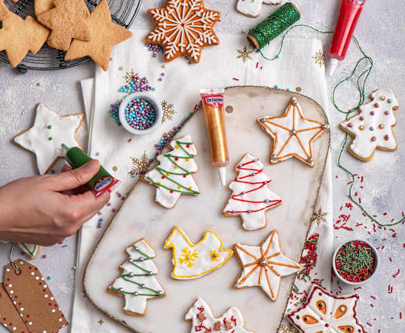 Ciasteczka maślane z lukrem królewskim i ozdobami