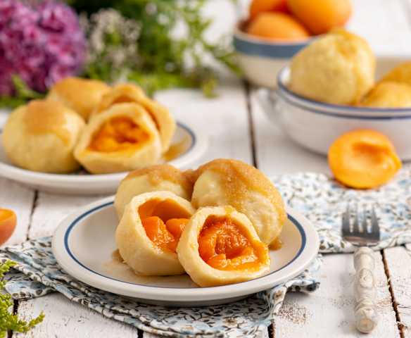 Knedle twarogowe z morelami