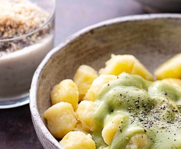 Menu: Gnocchi com molho de curgete e coco e iogurte de coco com pera