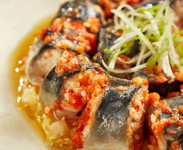 辣椒酸梅蒸河鳗