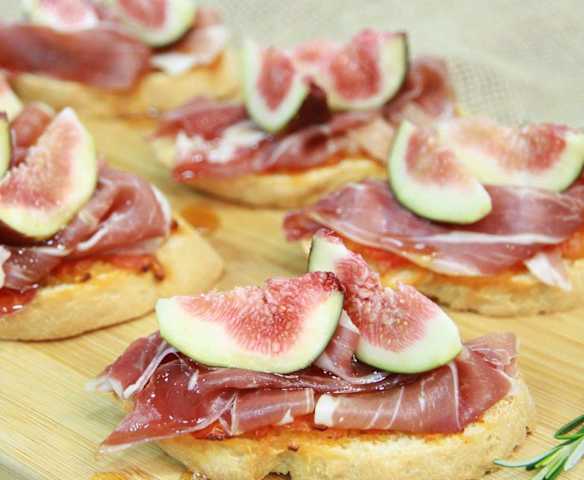 Bruschetta de presunto parma e figo