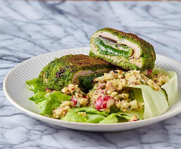 Cordon bleu alle erbe aromatiche con insalata croccante Cordon bleu alle erbe aromatiche con insalata croccante