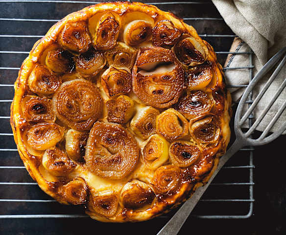 Tatin d'oignons à la moutarde