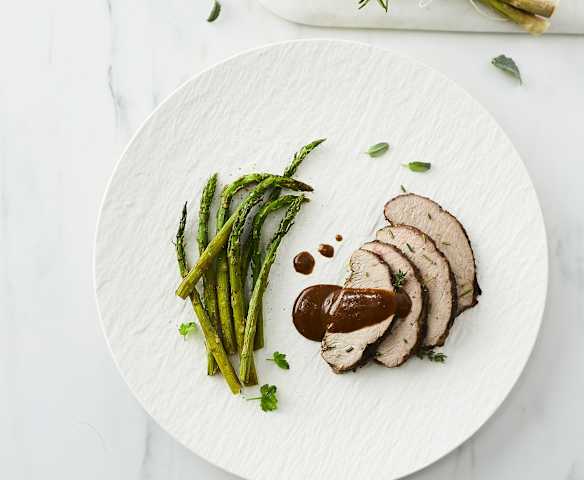 Arrosto di vitello con asparagi confit Arrosto di vitello con asparagi confit
