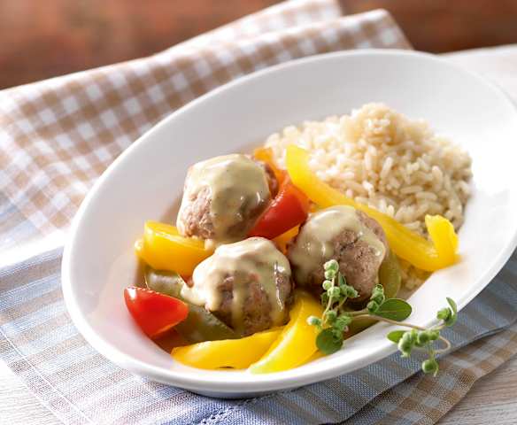 Masové kuličky s rýží, paprikou a kari omáčkou