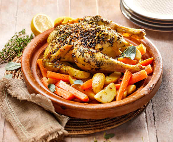 Poulet rôti aux légumes et pommes de terre Poulet rôti aux légumes et pommes de terre