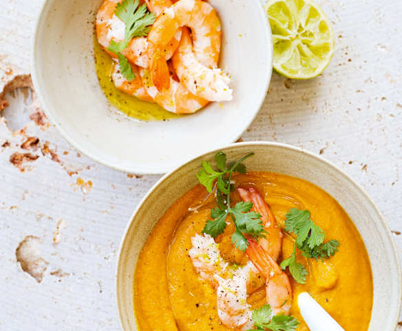 Soupe froide à la carotte et crevettes au citron vert