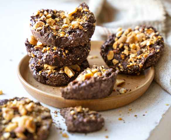 Palets au chocolat, crêpes dentelle et cacahuètes