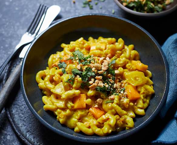 Kokos-Linsen-Pasta mit Mango