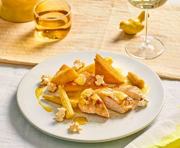 Maishähnchen mit gebratener Polenta und Curry-Sauce