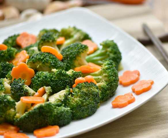 西兰花炒红萝卜