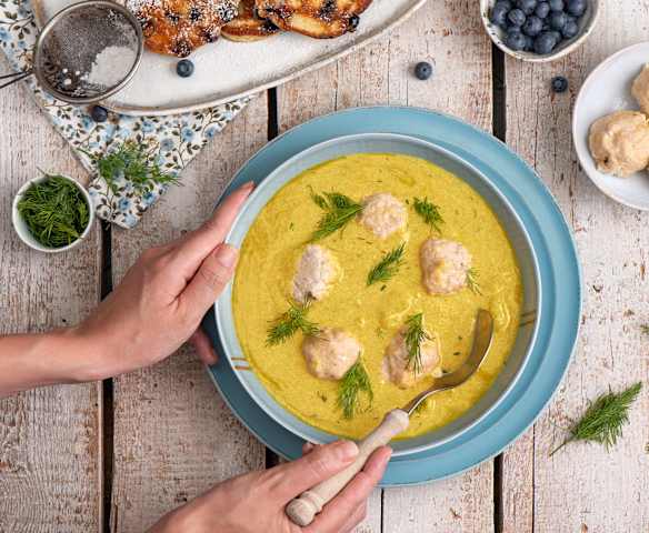 Zupa koperkowa z pulpecikami; Racuchy budyniowe z owocami