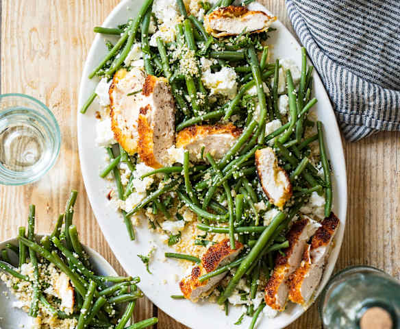Salade de haricots verts, semoule et poulet pané