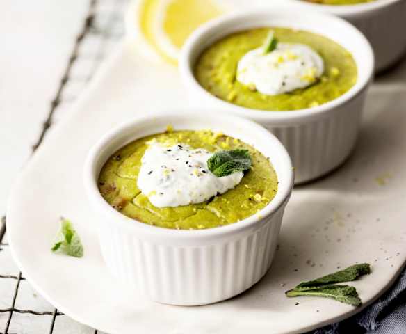Flan de guisantes con crema de yogur y menta Flan de guisantes con crema de yogur y menta