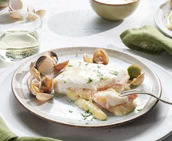 San jacobo de merluza al vino blanco con berberechos para dos