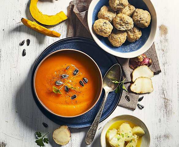 Crema di zucca e carote, polpette di vitello e contorno di topinambur Crema di zucca e carote, polpette di vitello e contorno di topinambur