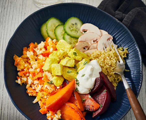 Bunte Gemüsebowl mit Hähnchen Bunte Gemüsebowl mit Hähnchen