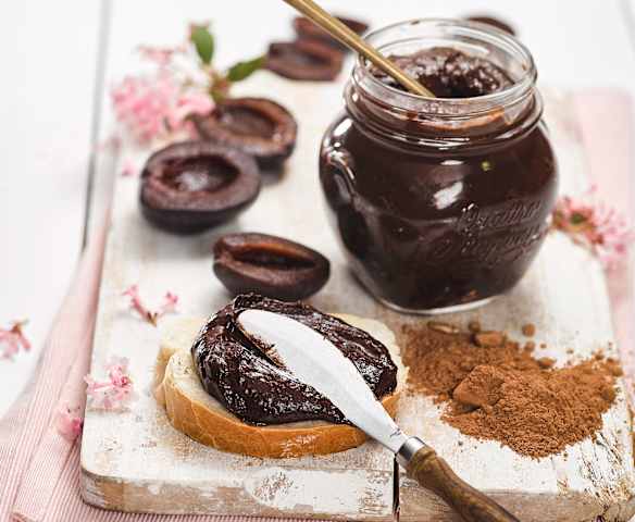 Karobovo-švestková pomazánka