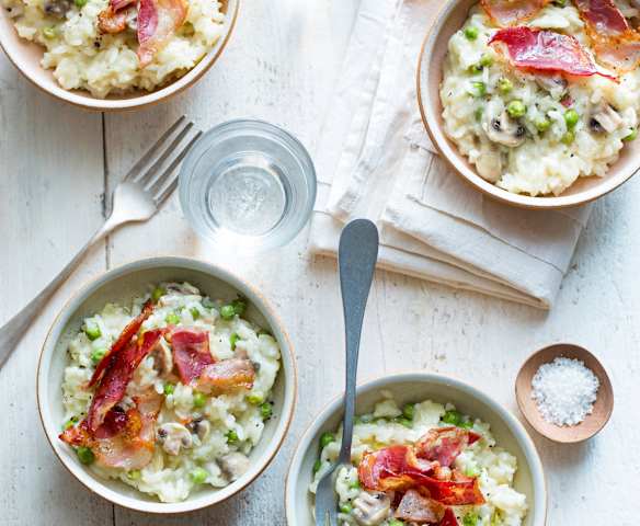 Risottos aux champignons, petits pois et pancetta