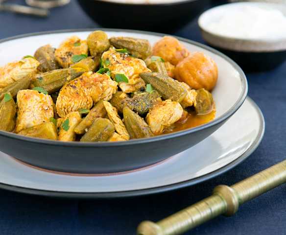Chicken curry with okra (quwarman al dajaj)