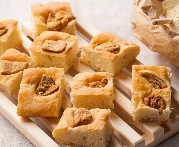 Gnocco al forno con i ciccioli