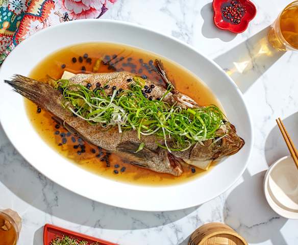 Ikan Kukus dengan Acar Cabai dan Tausi