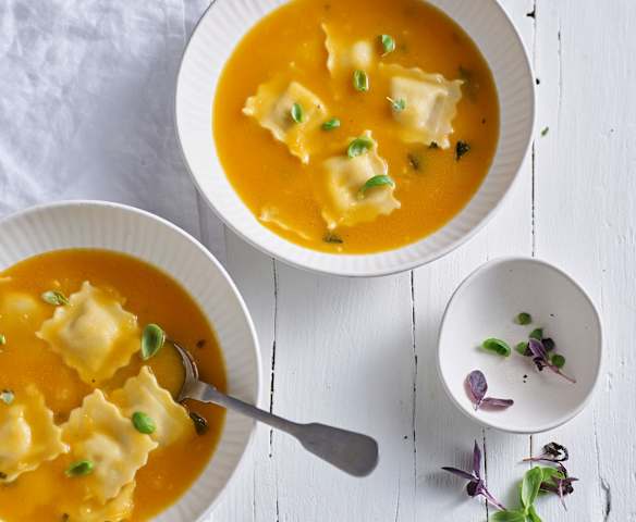 Crema di zucca con ravioli Crema di zucca con ravioli