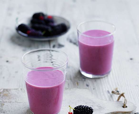 莓果牛油果奶昔