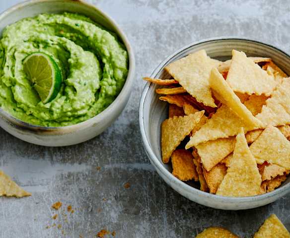 Knusperchips mit Guaçamole