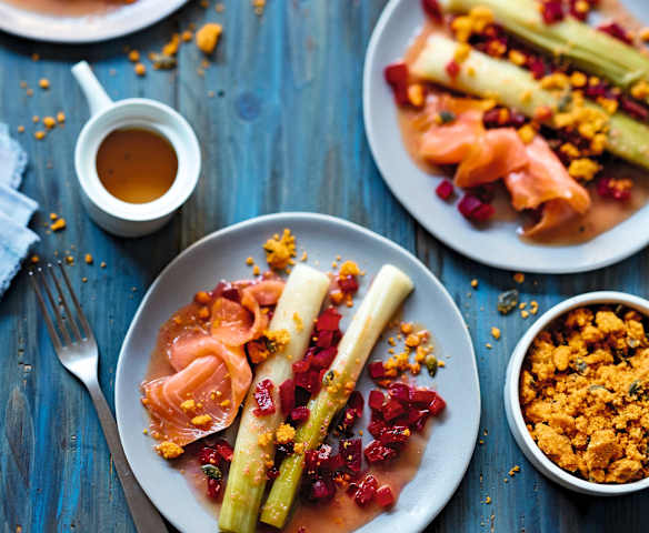 Poireaux, betteraves et truite fumée, crumble paprika