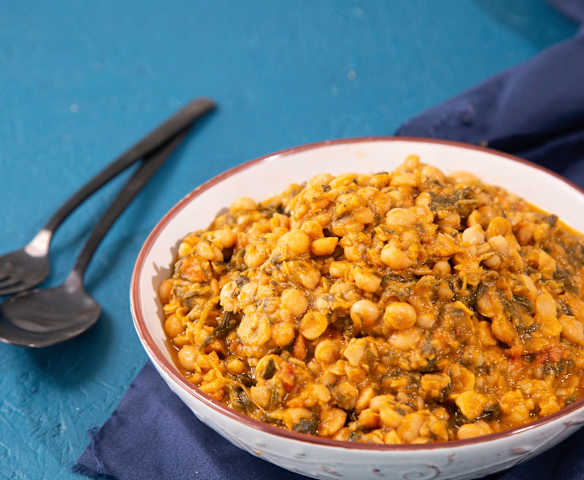 Σιγομαγειρεμένα ρεβίθια με σπανάκι