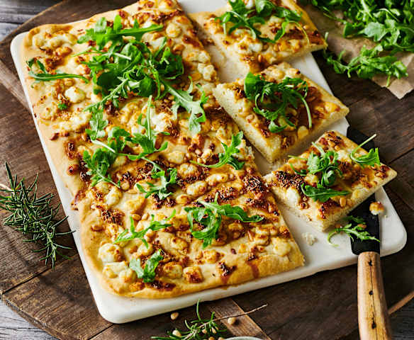 Ziegenkäse-Fladen mit Rosmarin-Honig